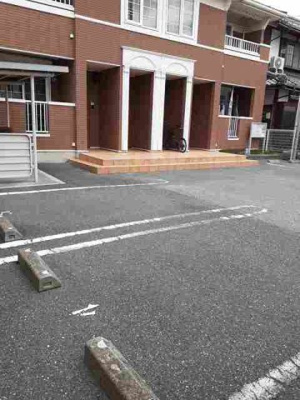 【駐車場】 | アルモニー | 駐車場完備です