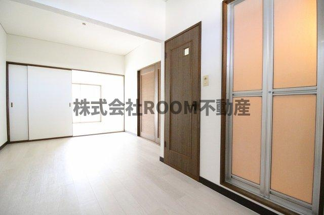 ガーデンR5の居間・リビング|個人の部屋や寝室として使える洋室です