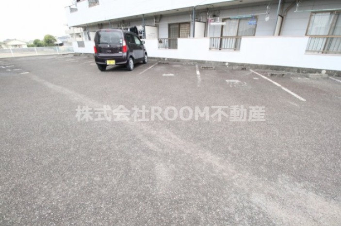 ガーデンR5の駐車場|駐車場に車を止められます