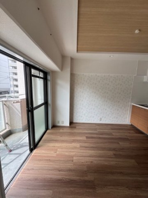 【居間・リビング】 | ロイヤルハイツ太田 | こちらの居間で趣味の時間をお楽しみください