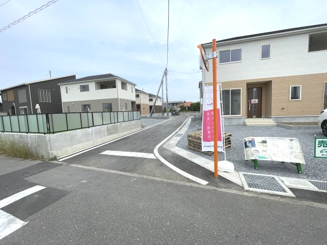 藤岡市立石第４（全5棟）3号棟の前面道路含む現地写真|建物完成済みでございます。お部屋のご内覧可能でございます。お気軽にお問合せ下さいませ(^▽^)/