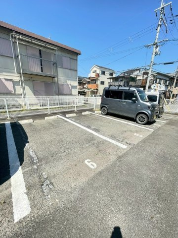 松村ハイツＤ棟の駐車場