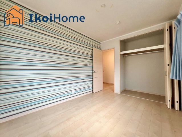 神戸市西区秋葉台1丁目　中古戸建の寝室|●年中無休：当日予約可●収納が多く季節ものの家電も収納できます。ハンガーラックの設置も可能