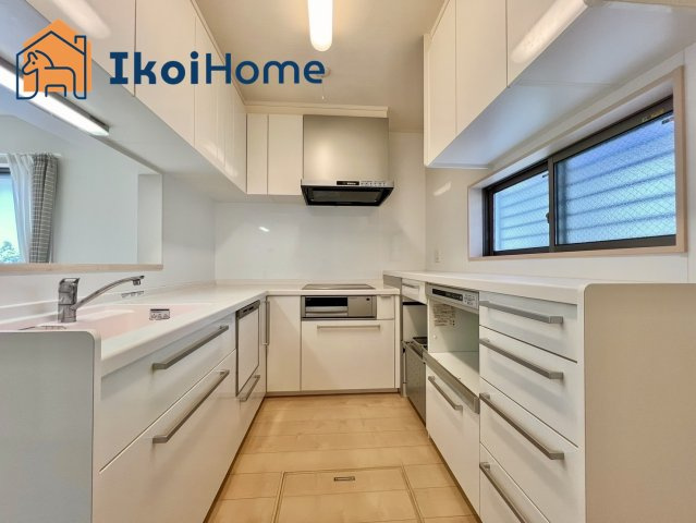 神戸市西区秋葉台1丁目　中古戸建のキッチン|●年中無休：当日予約可●食洗器付きのキッチンになります。食器洗いの作業が楽になり非常に便利です。
