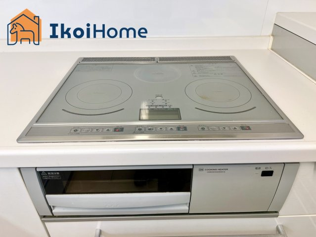 神戸市西区秋葉台1丁目　中古戸建のキッチン|●年中無休：当日予約可●IHキッチンはお手入れが簡単で高火力で加熱が早く便利です。