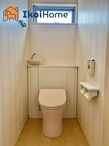 神戸市西区秋葉台1丁目　中古戸建のトイレ|●年中無休：当日予約可●1階・2階ウォッシュレット付のお手洗い。汚れが落ちやすく、節水タイプです