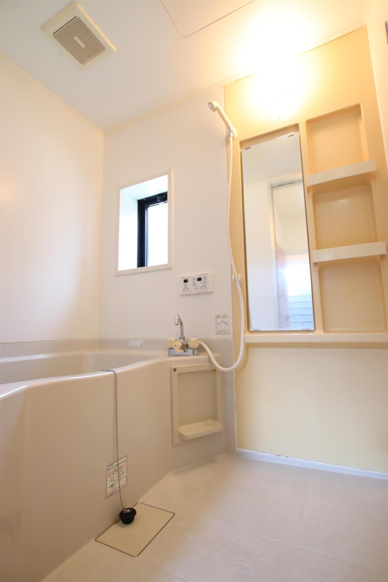 グリーンエクセル小森野Aの浴室|清潔感あるお風呂です♪