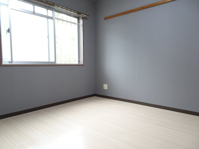 コーポ桂川の洋室