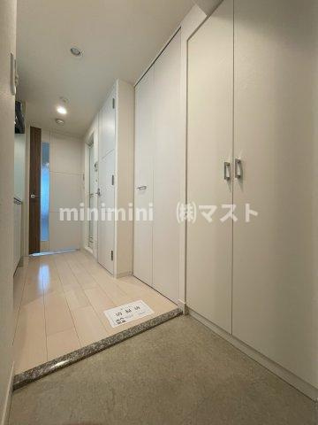 プレサンス谷町アルファの玄関