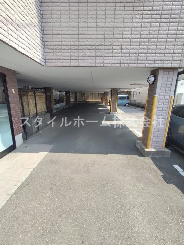 ユトリロ柱九番町２の駐車場