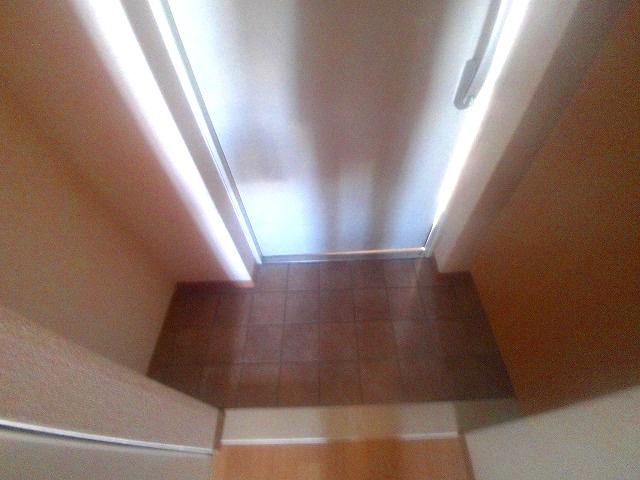 ラフィネ錦が丘の玄関