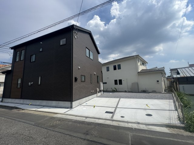 新築　桐生市東町6丁目　Blooming　Garden　１号棟の駐車場|現地写真　駐車スペースは並列2台分可能です！
