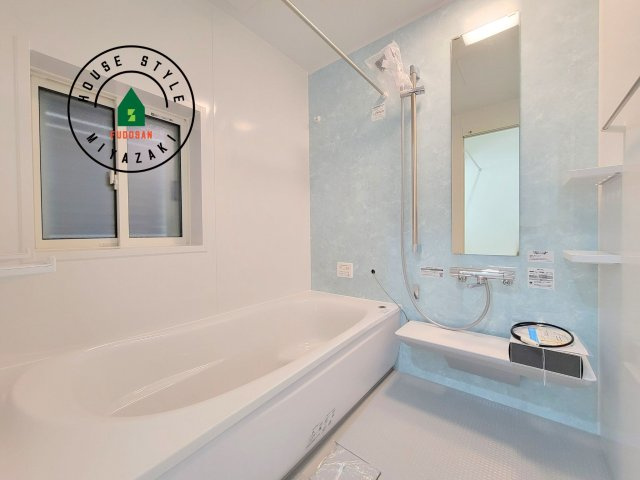 パティオニュータウン月見ヶ丘（13号棟）の浴室|1日の疲れを癒してくれる広々バスルーム。雨の日のお洗濯にも大活躍な浴室乾燥機付です！