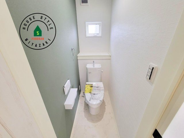 パティオニュータウン月見ヶ丘（13号棟）のトイレ|温水洗浄便座を完備しております。2ヶ所にトイレがあるのは朝の慌ただしい時間も安心です。