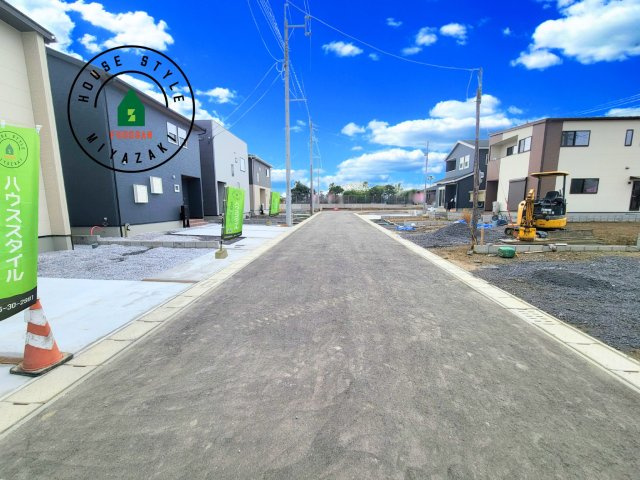 パティオニュータウン月見ヶ丘（13号棟）の前面道路含む現地写真|前面道路です。