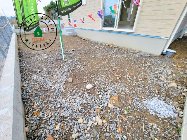 パティオニュータウン月見ヶ丘（13号棟）の庭|お庭で自由な時間を過ごせます。