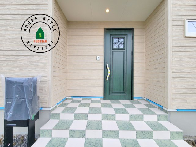 パティオニュータウン月見ヶ丘（13号棟）の玄関|おでかけの時も帰った時も、「我が家」を最初に感じでもらえる素敵な空間に。