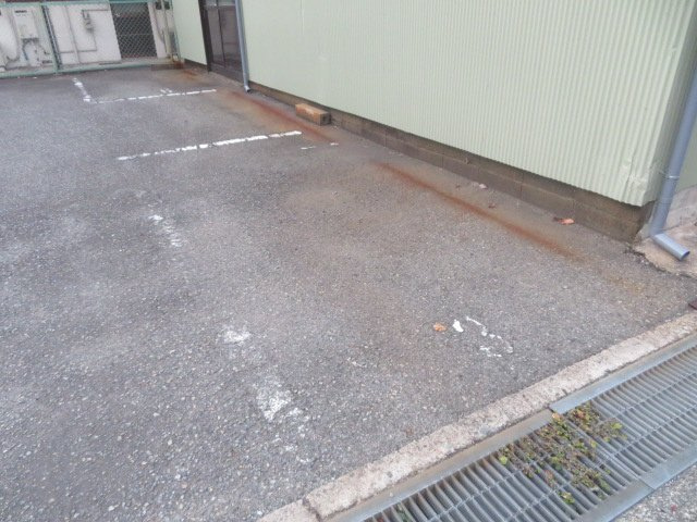 パークサイド東延末の駐車場