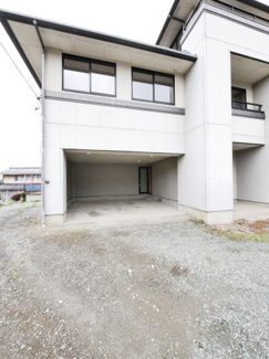 【駐車場】 | インナーガレージ　車二台駐車可能な広さ（約19帖）