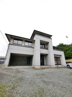 【外観】 | 南向きで日差しあふれる外観