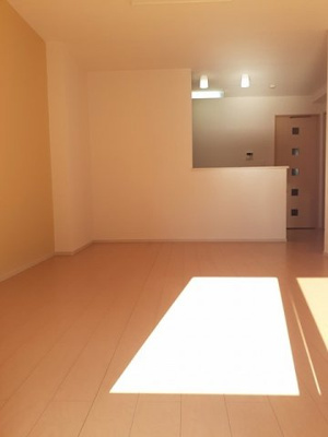 【居間・リビング】 | プランドール | こちらの居間で趣味の時間をお楽しみください