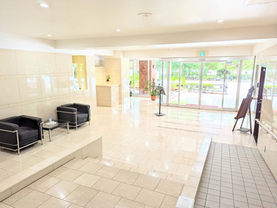 【エントランス】 | ライオンズマンション池之端 | 1978年築とは思えないきれいなエントランスです。