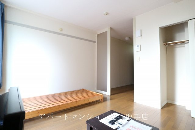 レオパレスクレールアビコの居間・リビング