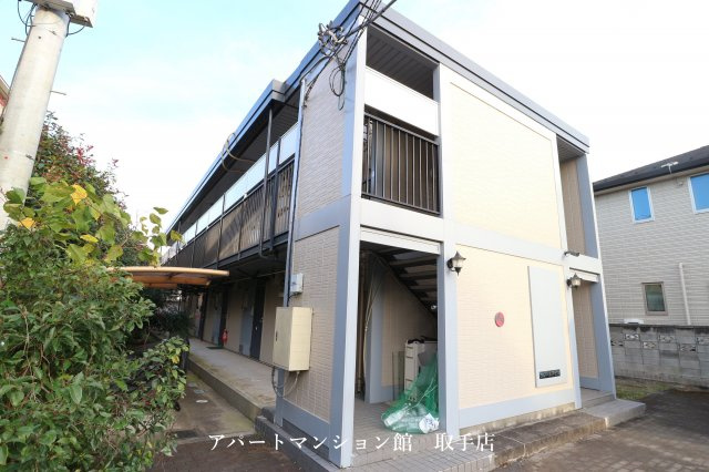 レオパレスクレールアビコの外観|画像1