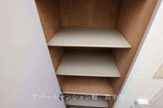 レオパレスクレールアビコの収納