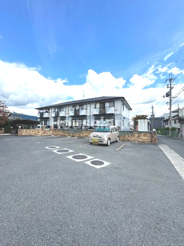 ウィルモアさくらの駐車場