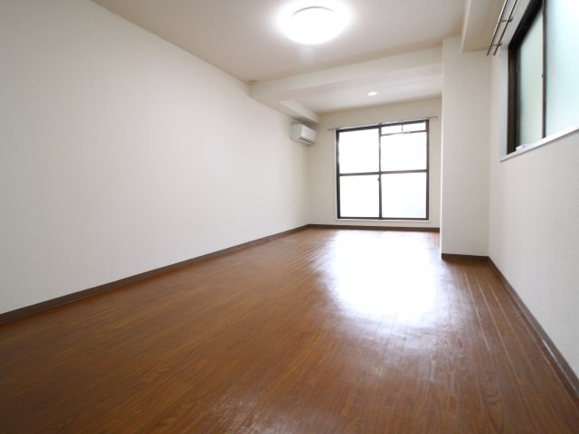 オズレジデンス玉出のその他|使い勝手のいい洋室です