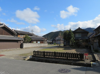 【前面道路含む現地写真】