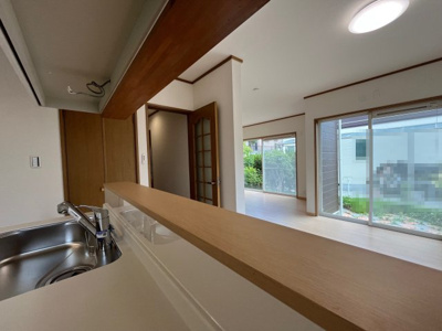 【キッチン】 | 桂木１丁目　中古戸建 | カウンターキッチンなのでリビングが見渡せるので、小さなお子様がいても目が行き届きます。