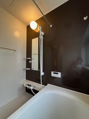 【浴室】 | 桂木１丁目　中古戸建 | お手入れのしやすいユニットバスでお掃除も楽々です。