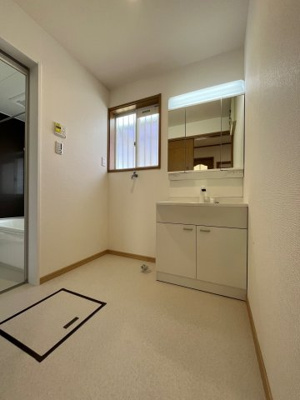 【ランドリースペース】 | 桂木１丁目　中古戸建 | こちらにも窓があるので換気ができます。