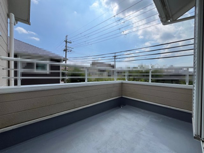 【バルコニー】 | 桂木１丁目　中古戸建 | バルコニーが広いので洗濯物やお布団も干せます。