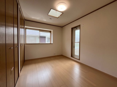 【洋室】 | 桂木１丁目　中古戸建 | 洋室約6.0帖　バルコニーに出られます。