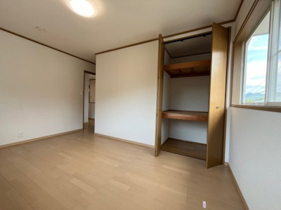 【収納】 | 桂木１丁目　中古戸建 | こちらにも大きなクローゼット付きです。
