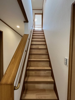 【その他】 | 桂木１丁目　中古戸建 | 階段には手すりがついているので安心です。