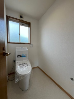 【トイレ】 | 桂木１丁目　中古戸建 | 2階　トイレ　新調しております。