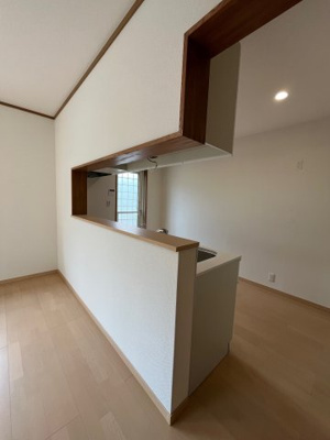 【キッチン】 | 桂木１丁目　中古戸建 | クロスも貼替済ですのできれいですね。