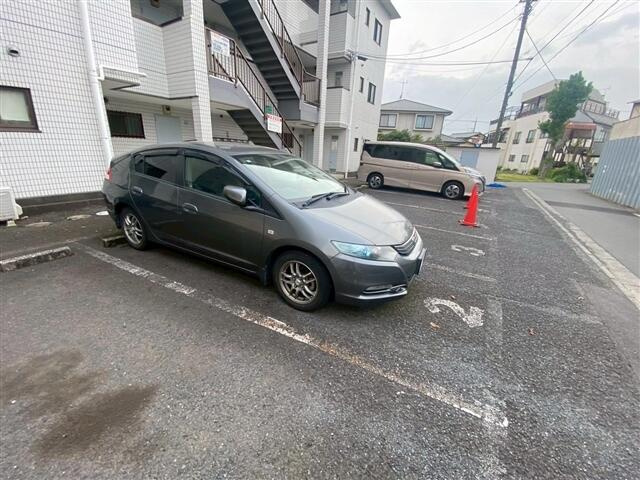 フローラルビューの駐車場