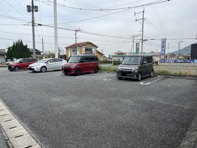プラチナコートⅡの駐車場