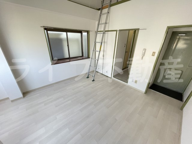 ラ・メゾン中小阪の居間・リビング|居間です