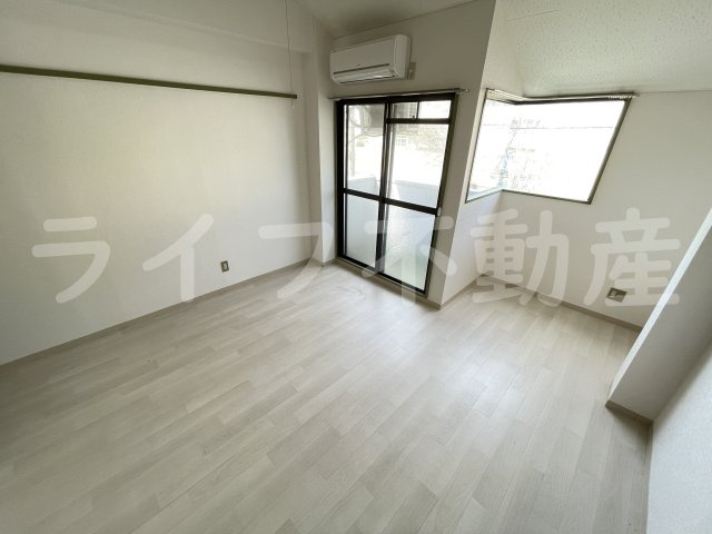 ラ・メゾン中小阪の居間・リビング|ゆったり過ごせる居間です