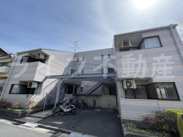 ラ・メゾン中小阪の外観|おしゃれな外観です