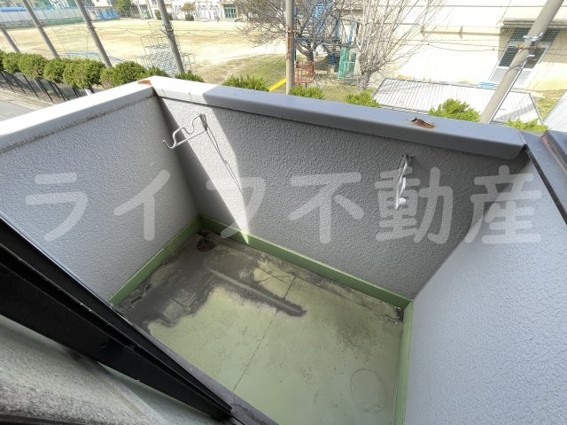 ラ・メゾン中小阪のバルコニー|開放的で明るい空間を演出してくれるバルコニーです