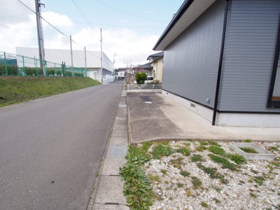 【前面道路含む現地写真】 | 中古戸建　さくら３丁目