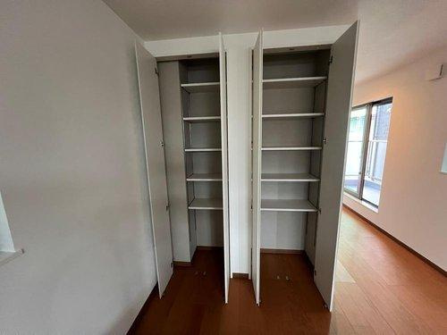 西区観音新町３丁目の収納|２４時間営業のハローズ観音新町店まで徒歩５分で便利♪
並列駐車２台可◎