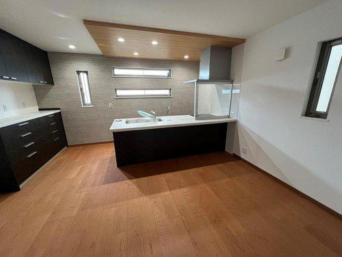 西区観音新町３丁目の居間・リビング|ＺＥＨ水準の省エネ住宅☆彡南西向き♪宅配ＢＯＸ完備！
オール電化住宅☆ＷＩＣ付き！